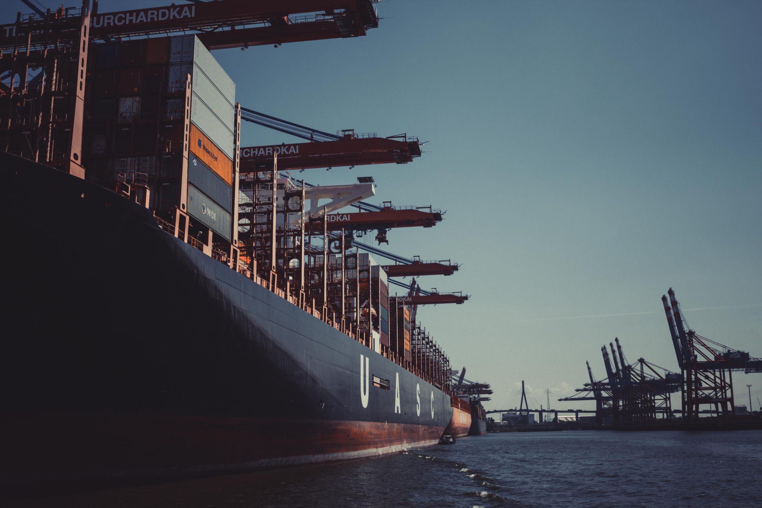 shallow-focus-photography-of-black-ship-1095814